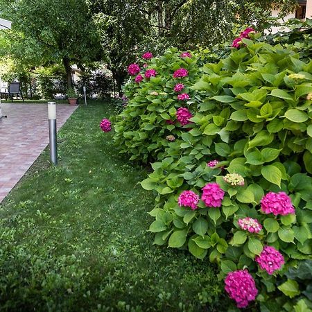 Verona Suites ภายนอก รูปภาพ